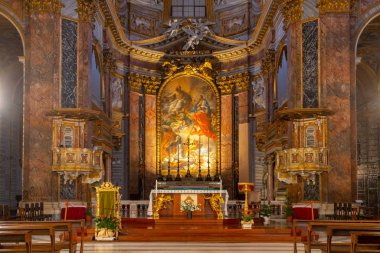 Roma, İtalya - 27.10.2019: Roma 'daki Altar Frescos Bazilikası Saint Ambrogio Carlo al Corso Bazilika Kilisesi. Seyahat.