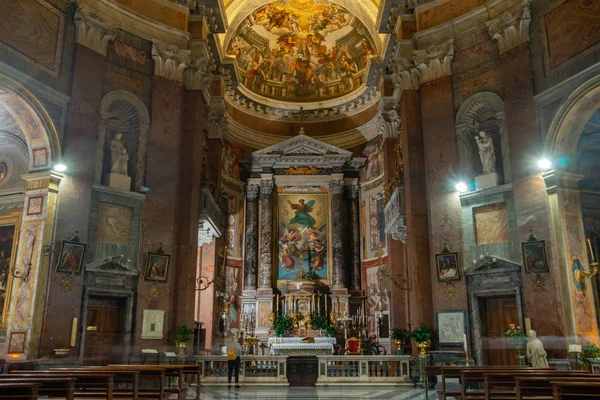 Rom, Italien - 27.10.2019: Inredning av Frescoes Basilica San Giac — Stockfoto