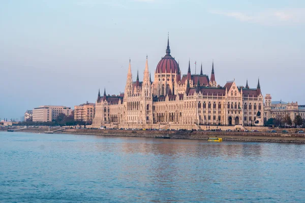 Magyar Országgyűlés, Budapest a Duna — Stock Fotó