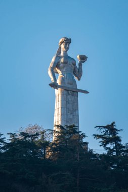 Tiflis, Gürcistan - 08.12.2019: Ünlü Georgi anıtı