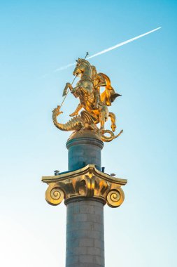 Özgürlük Anıtı Aziz George Tiflis 'te ejderhayı öldürüyor.