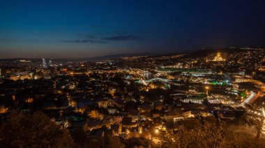 Tiflis eski şehir gece manzarası. Tiflis büyük şehridir