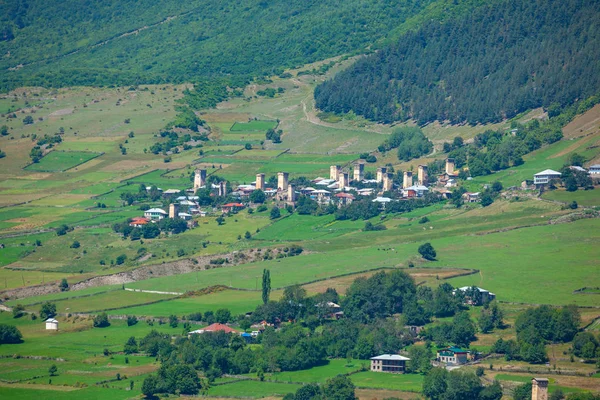 Bella vista da Svaneti, castelli nel centro storico. Mulakhi, Ge — Foto Stock