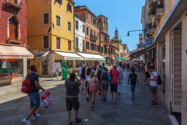 Venedik, İtalya - 17.08.2018: Renkli cephelerin güzel manzarası