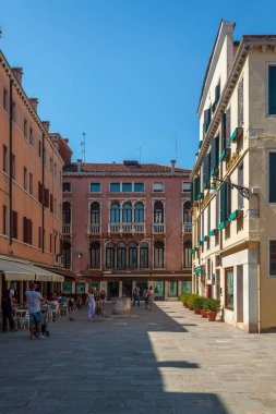 Venedik, İtalya - 17.08.2018: Renkli cephelerin güzel manzarası
