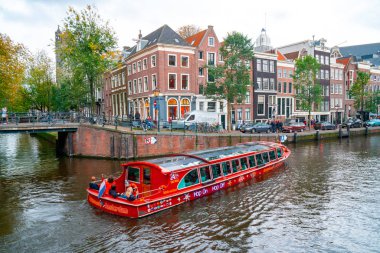 Amsterdam, Hollanda - 15.10.2019: Tipik Amsterdam sahne esprisi