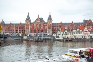 Amsterdam, Hollanda - 15.10.2019: Amsterdam Merkez Treni