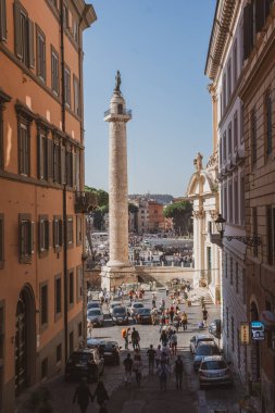 Roma, İtalya - 27.10.2019: Roma Forumunda Trajan 'ın Sütunu.