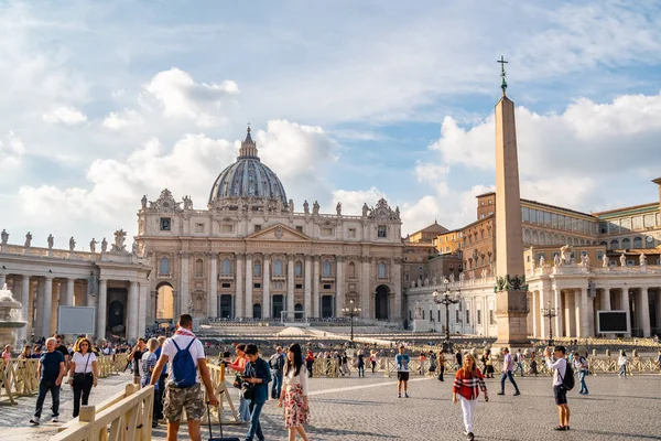 Vaticano (Roma), Itália - 28.10.2019: Praça de São Pedro em frente — Fotografia de Stock