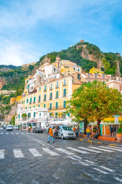 Amalfi, İtalya - 01.11.2019: Amalfi 'de güzel renkli evler. — Stok fotoğraf
