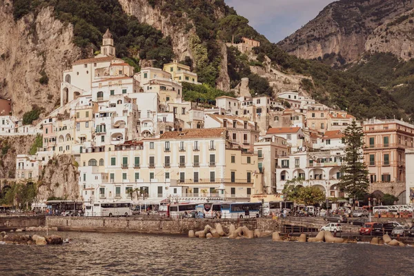 Amalfi, İtalya - 01.11.2019: Meditasyon sahili Amalfi şehri — Stok fotoğraf