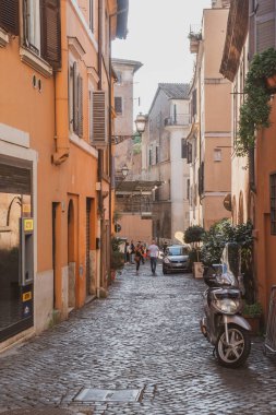 Roma, İtalya - 27.10.2019: Roma sokakları, halk faaliyetleri.