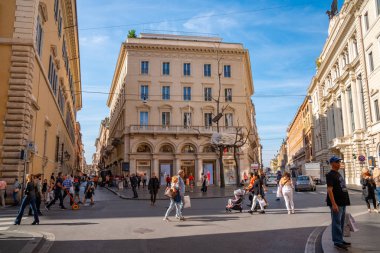 Roma, İtalya - 28.10.2019: Roma sokakları, halk faaliyetleri.