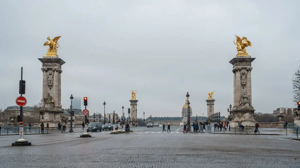 Paris, Fransa - 20.01.2019: Tarihi köprü (Pont Alexandre II.) — Stok fotoğraf