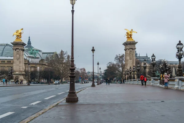 París, Francia - 20.01.2019: Puente histórico (Pont Alexandre III ) — Foto de Stock