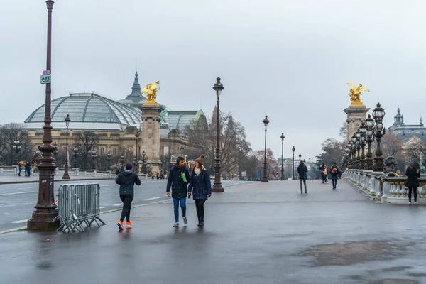 Paris, Fransa - 20.01.2019: Tarihi köprü (Pont Alexandre II.) — Stok fotoğraf