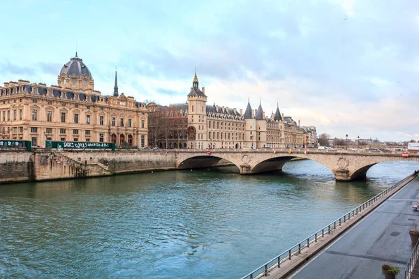 París, Francia - 17.01.2019: Museo de Arte Moderno de París. Vista panorámica — Foto de Stock