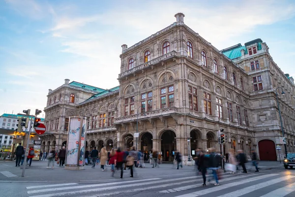 Wiedeń, Austria - 25.10.2019: Wiedeńska Opera Narodowa (Staats — Zdjęcie stockowe