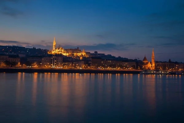 Szechenyi Chain Bridge na Dunaju w nocy. Budapeszt, Węgry. — Zdjęcie stockowe