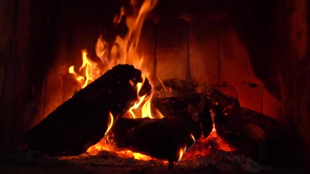 Madera Ardiendo Una Acogedora Chimenea Casa Mantener Calor Textura — Vídeos de Stock