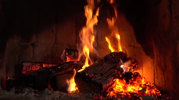 Madeira Queimando Uma Lareira Aconchegante Casa Mantenha Quente Textura — Vídeo de Stock