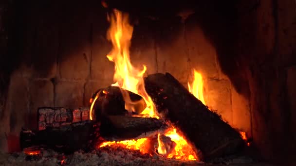 Madeira Queimando Uma Lareira Aconchegante Casa Mantenha Quente Textura — Vídeo de Stock