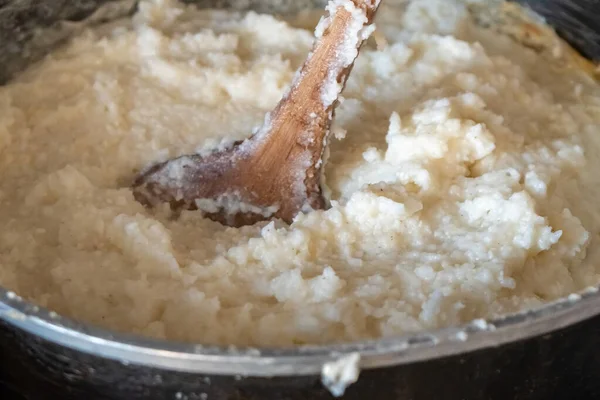 Ghomi, popularne danie z regionu Samegrelo z białej grubej kukurydzy — Zdjęcie stockowe