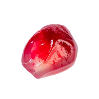 Beyaz arka planda izole edilmiş taze nar tohumu. Kapat..