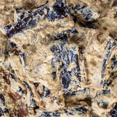 Geleneksel cevizli Gürcü patlıcan yemeği. Üst görünüm.