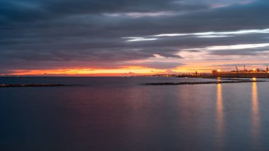 Adriyatik Denizi, Bari sahilinde güzel bir gün batımı.