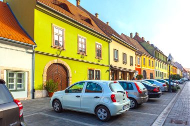 Budapeşte, Macaristan - 11.2018: Budapeşte 'nin eski şehir caddesi