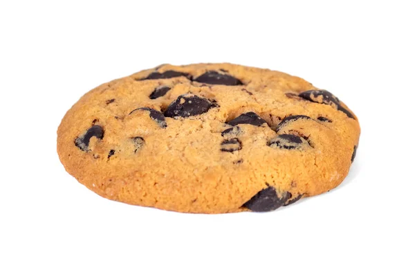 Choklad chip cookies isolerade på vit bakgrund. Sötsaker. — Stockfoto