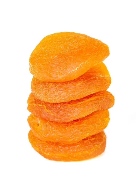 Сушені абрикоси ізольовані на білому тлі. Здорова їжа . — стокове фото