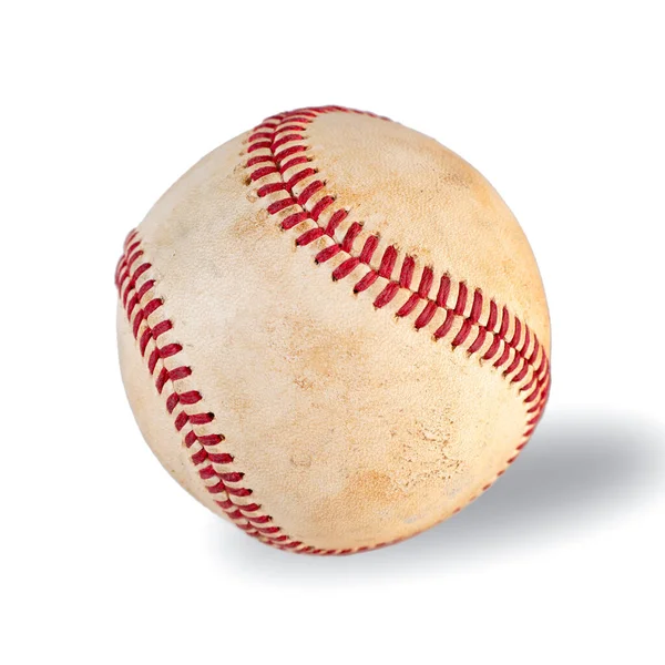 Versleten honkbal geïsoleerd op een witte achtergrond, teamsport. — Stockfoto