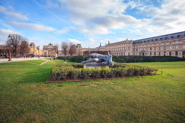 París, Francia - 16.01.2019: El Museo del Louvre en un día de otoño . —  Fotos de Stock