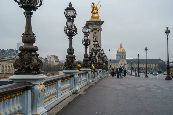 Παρίσι, Γαλλία - 20.01.2019: Ιστορική γέφυρα Pont Alexandre III πάνω από τον Σηκουάνα — Φωτογραφία Αρχείου