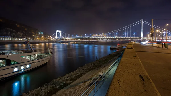 Будапешт, Угорщина 11 листопада 2018 - Нічний вид на річку Дунай. — стокове фото