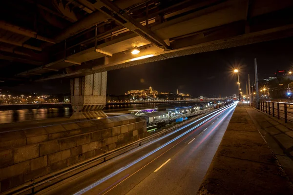 Budapest, Hungría 11 Noviembre 2018 - Vista nocturna de budapest . — Foto de Stock