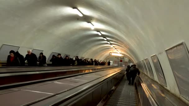 Tbilisi, Gruzja 20 stycznia 2020 - Schody do podziemnego transportu metrem — Wideo stockowe