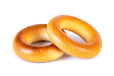 Küçük kuru simit, beyaz arka planda küçük rulo.