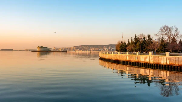 Vista panorámica del paisaje urbano de Bakú por la mañana —  Fotos de Stock