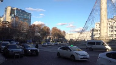 Tiflis, Gürcistan 20 Ocak 2020 - Tiflis şehrinde trafik.