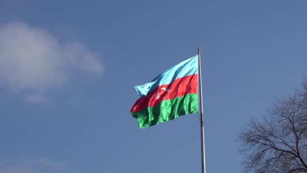 Азербайджанский Национальный Мусульманский Флаг Баку Государственный Флаг Азербайджана Размахивающий Голубым — стоковое видео