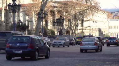 Tiflis, Gürcistan 20 Ocak 2020 - Tiflis şehrinde trafik.