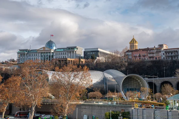 A view of the forme President Palace and Rike Concert hall behind the Rike park — Stock Fotó