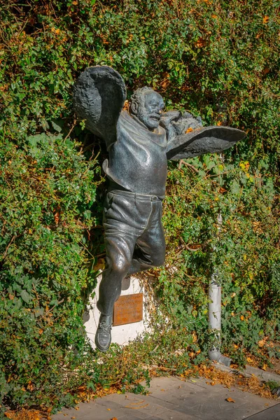 Tiflis, Georgia 22 de enero de 2020 - Estatua de Parajanov en el Viejo Tiflis . — Foto de Stock