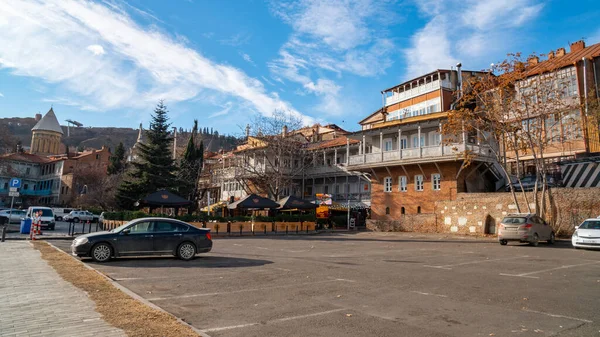 Tbilisi, Geórgia 22 de janeiro de 2020 - Casas com varandas tradicionais — Fotografia de Stock