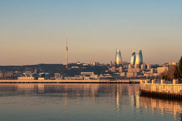 Panoramiczny widok na miasto Baku rano — Zdjęcie stockowe