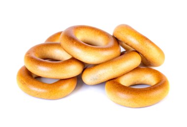 Küçük kuru simit, beyaz arka planda küçük rulo.