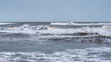 Tanker gemisi fırtına sırasında denizde.